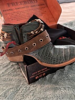 freebird Boots blue with straps brand new